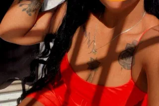 Latina coqueta - 24 - Image 2